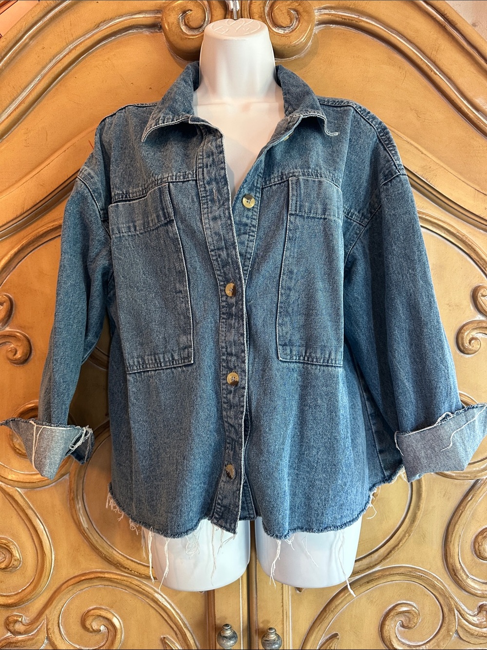 Relaxed Light Blue Denim Jacket with Raw Hem